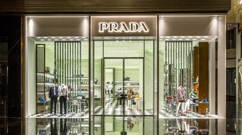 iso 14001 prada certificata da|Prada: 80 negozi certificati green nel 2021, 300 entro 2024.